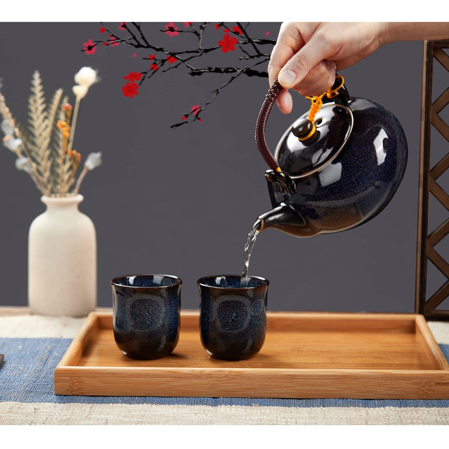 Service à Thé Japonais Dujust, Service à Thé en Porcelaine Noire avec 1 Théière, 6 Tasses à Thé, 1 Plateau de Service, 1 Infuseur en Acier Inoxydable, Magnifique Service à Thé Asiatique pour les Amateurs de Thé/Femmes/Hommes (Campagne Dorée)