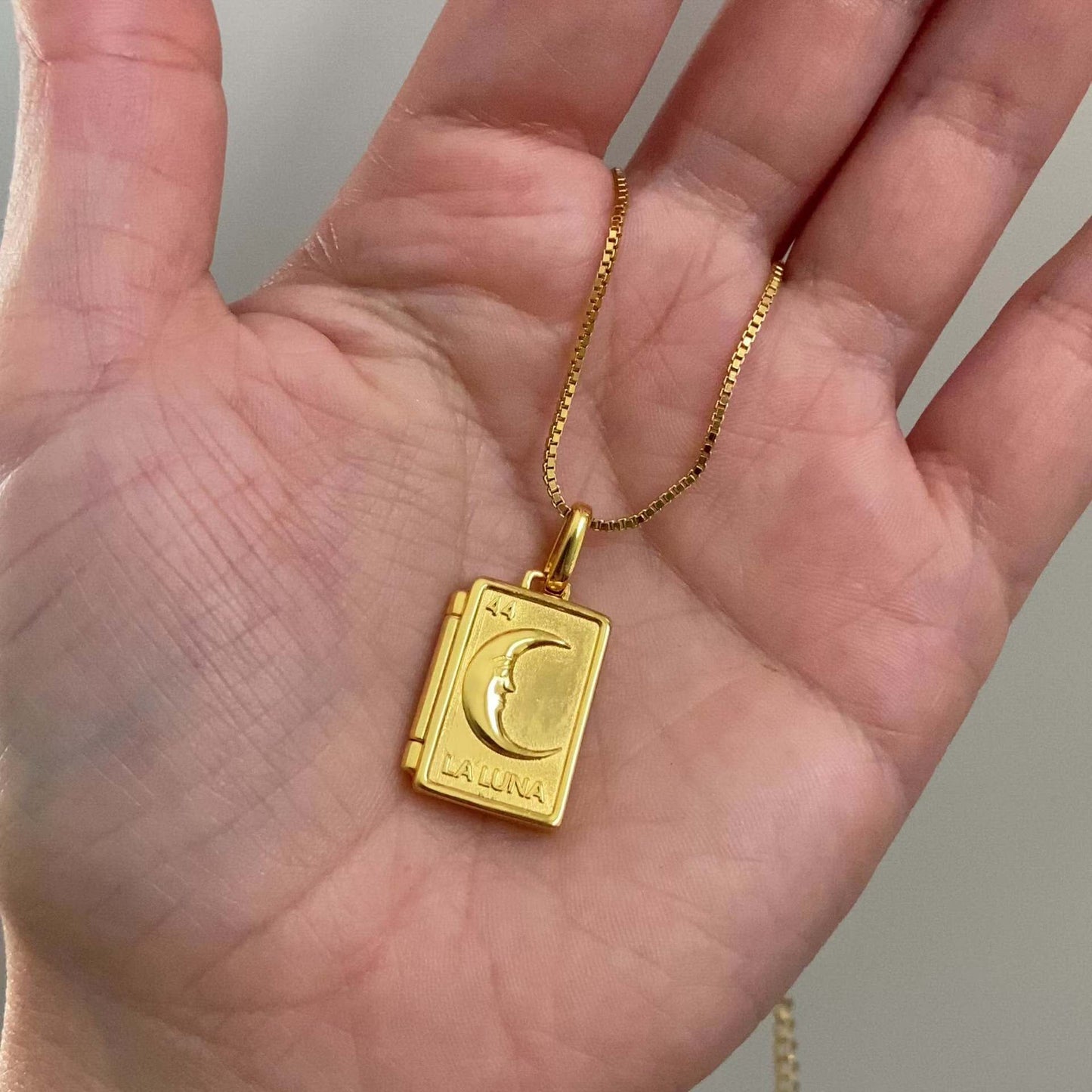 Collier avec cadre photo pour l'ouverture et la fermeture d'un album photo d'amour