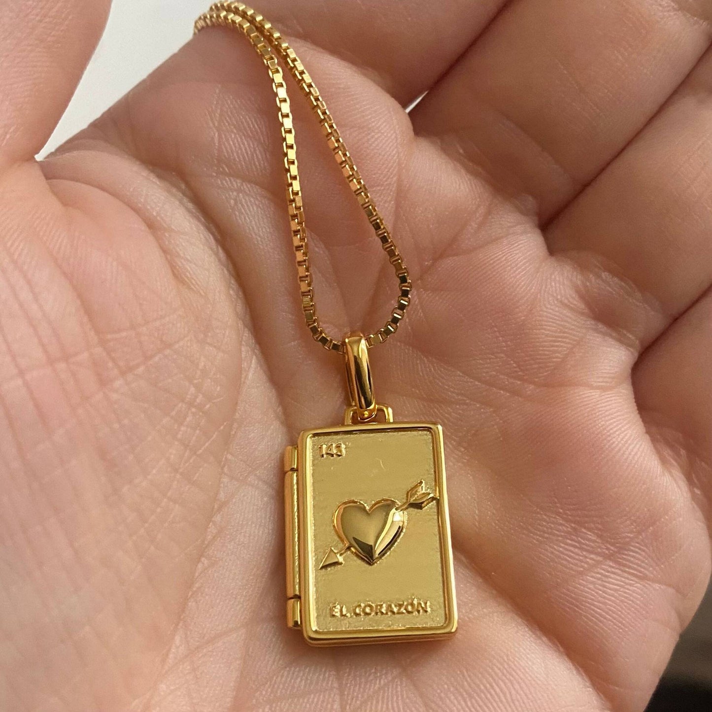 Collier avec cadre photo pour l'ouverture et la fermeture d'un album photo d'amour