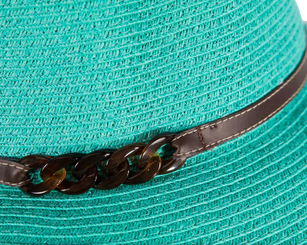 Chapeau de plage aqua pour l'été