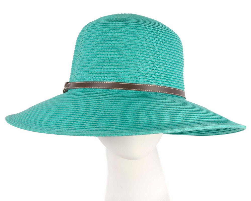 Chapeau de plage aqua pour l'été