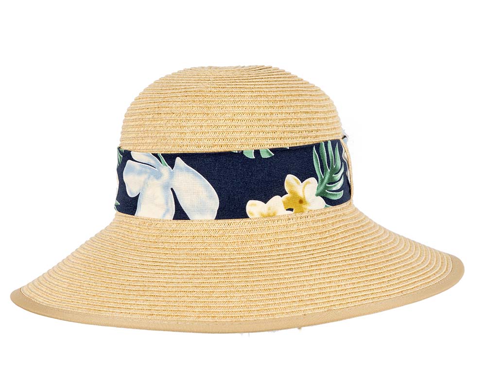 Chapeau de plage de paille à larges bords