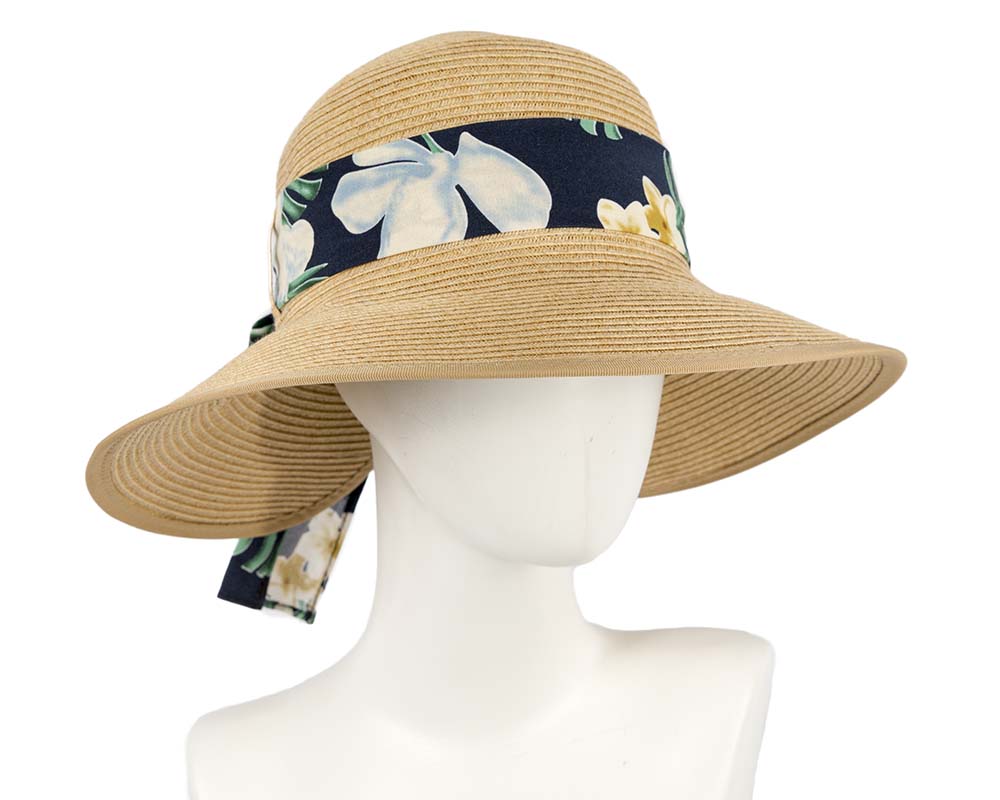 Chapeau de plage de paille à larges bords