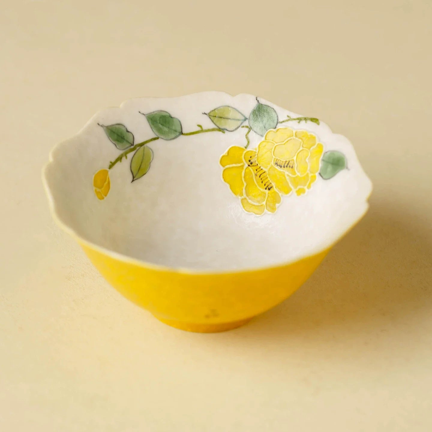 Tasse à thé en porcelaine peinte à la main Imperial Blossom – Édition pétale Lingban