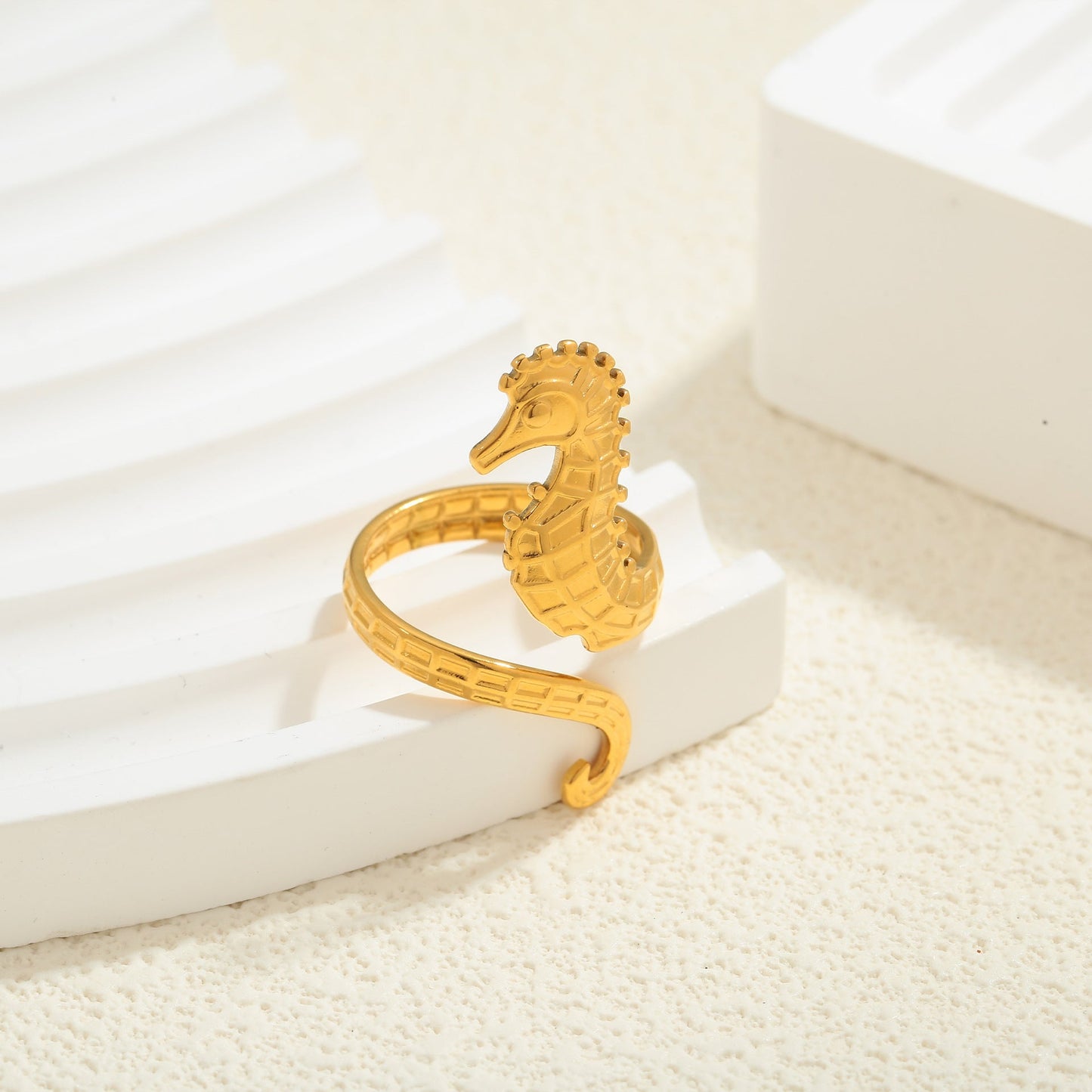 Bagues et bracelets de style INS européens et américains, bagues hippocampe en or 18 carats, bijoux simples, de luxe léger et haut de gamme