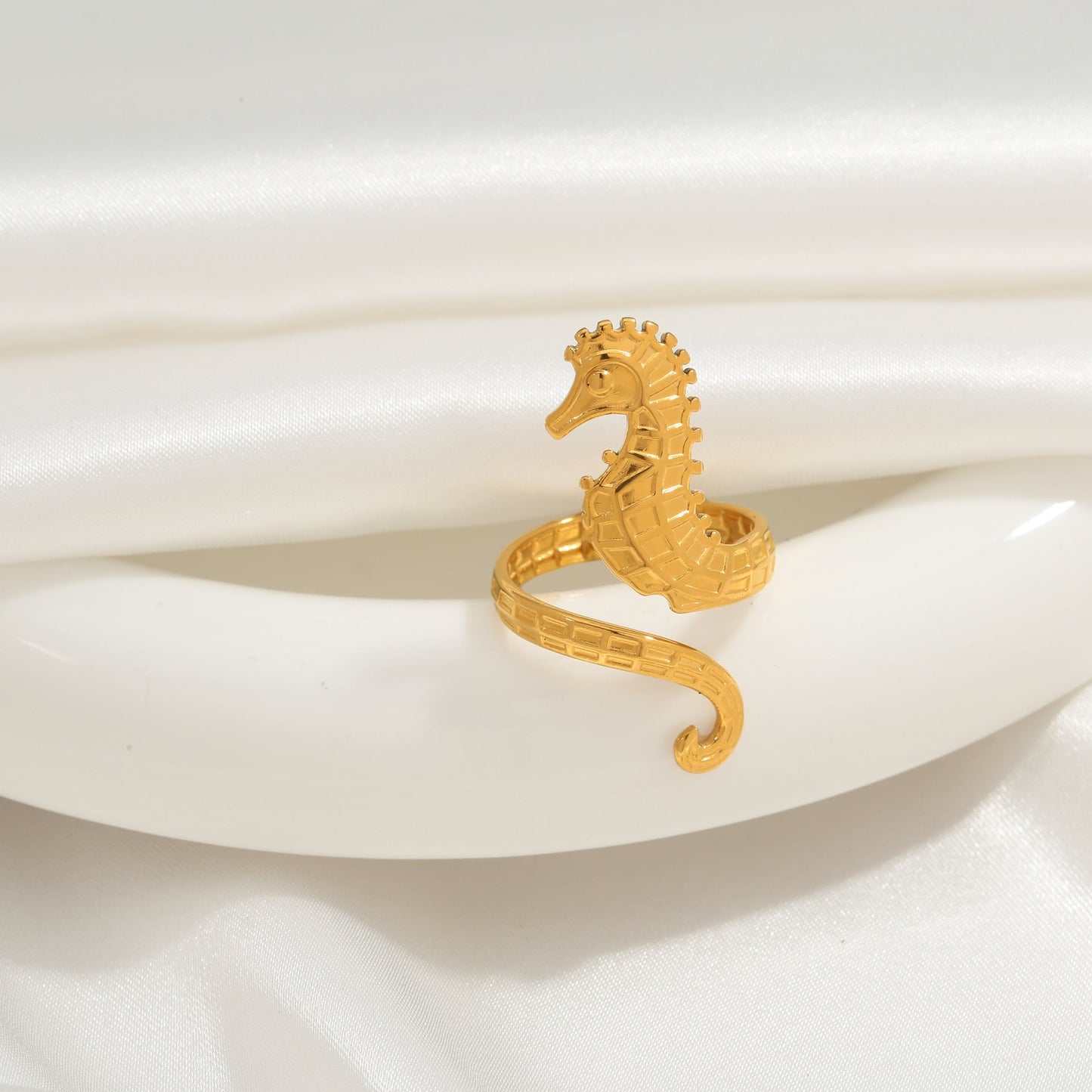 Bagues et bracelets de style INS européens et américains, bagues hippocampe en or 18 carats, bijoux simples, de luxe léger et haut de gamme