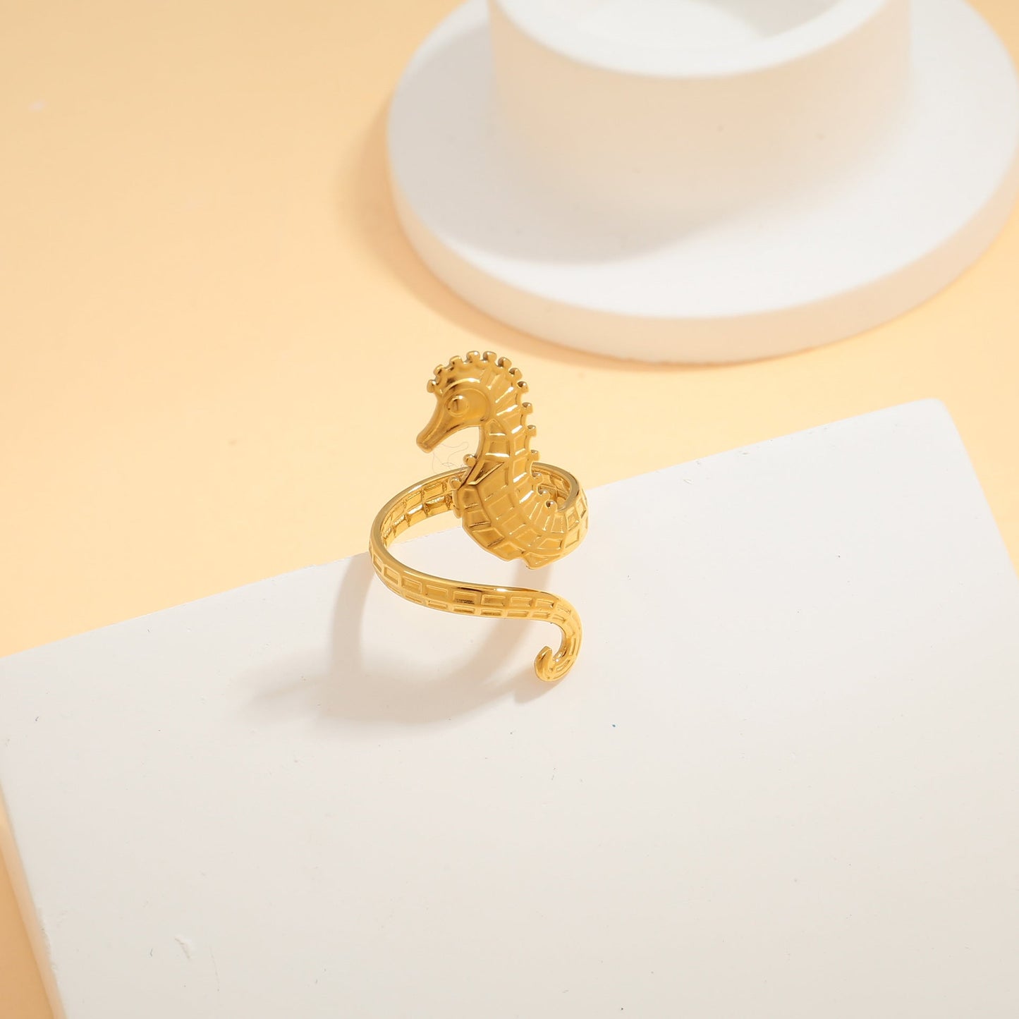 Bagues et bracelets de style INS européens et américains, bagues hippocampe en or 18 carats, bijoux simples, de luxe léger et haut de gamme