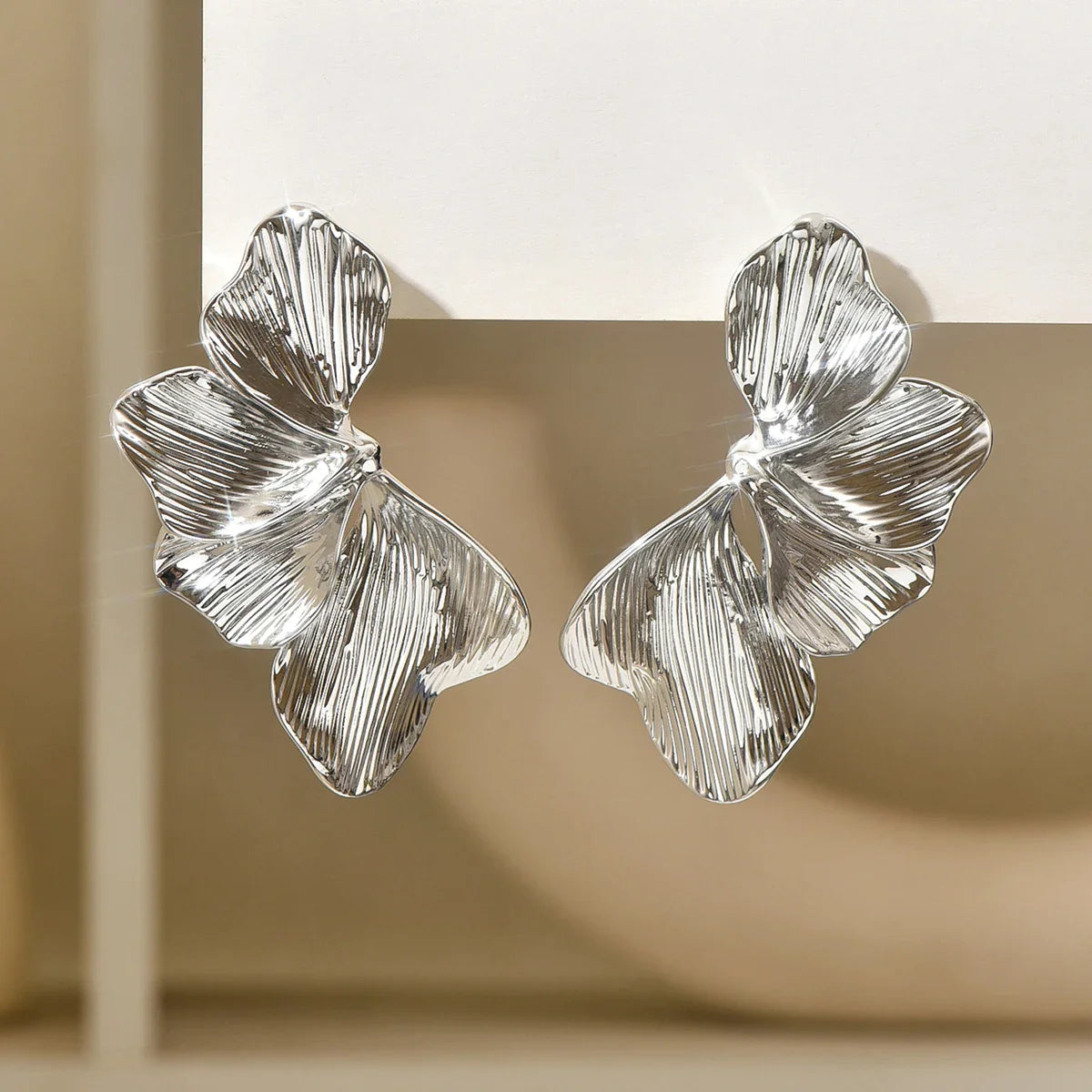 Boucles d'oreilles clous Feuille Élegantes pour une Grâce au Quotidien