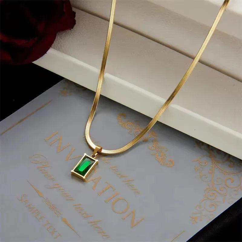 Collier pendentif chaîne chevrons émeraude