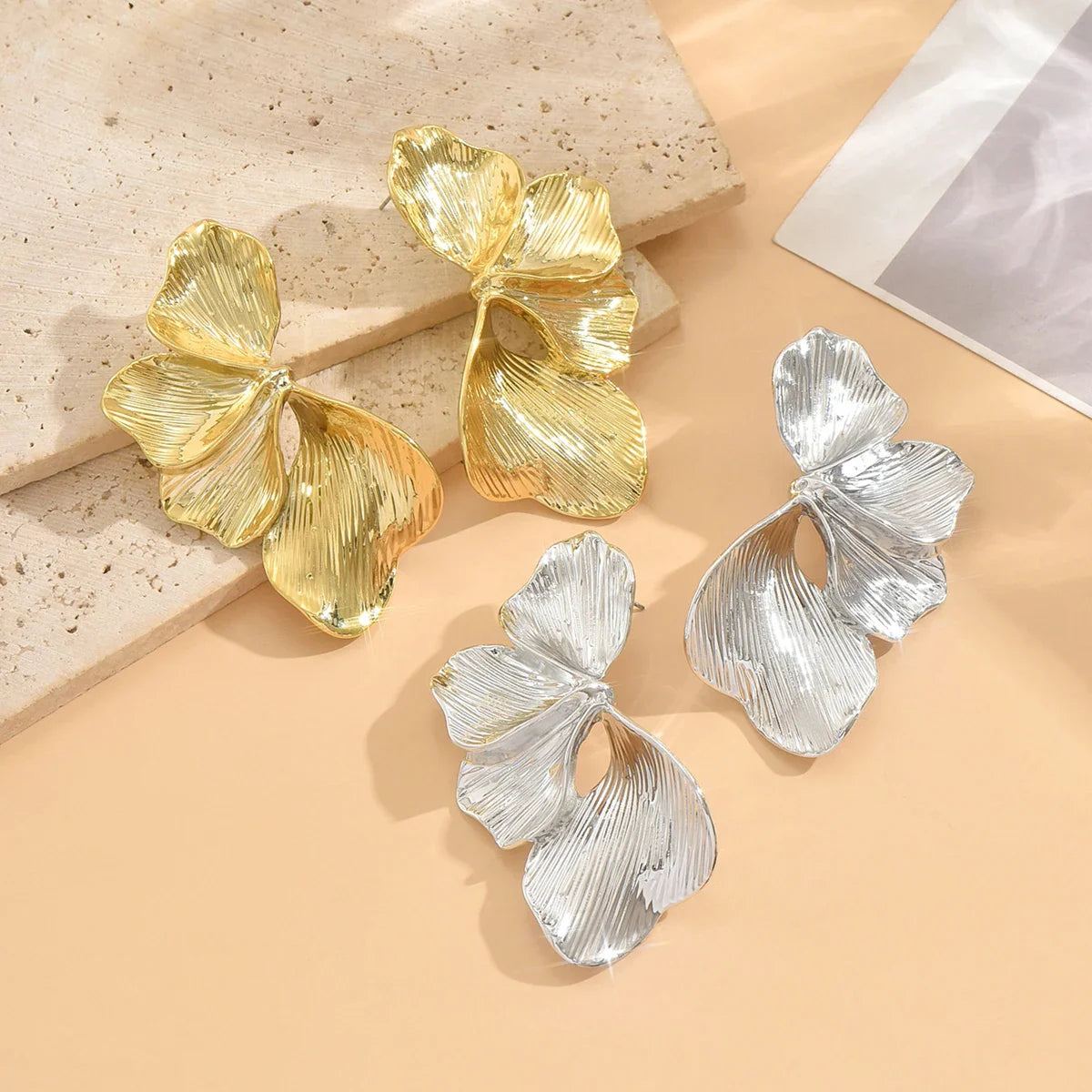 Boucles d'oreilles clous Feuille Élegantes pour une Grâce au Quotidien