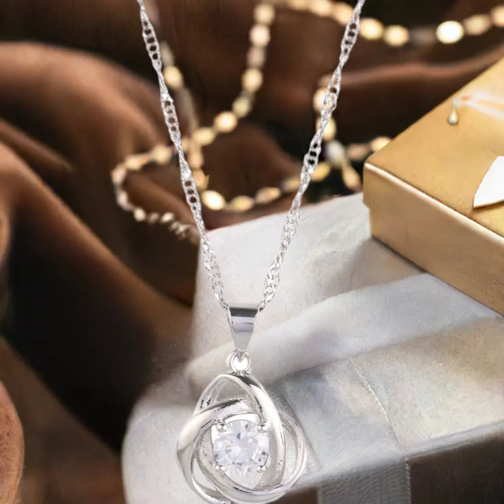 Collier pendentif Nœud Rond avec Zircons Cubiques